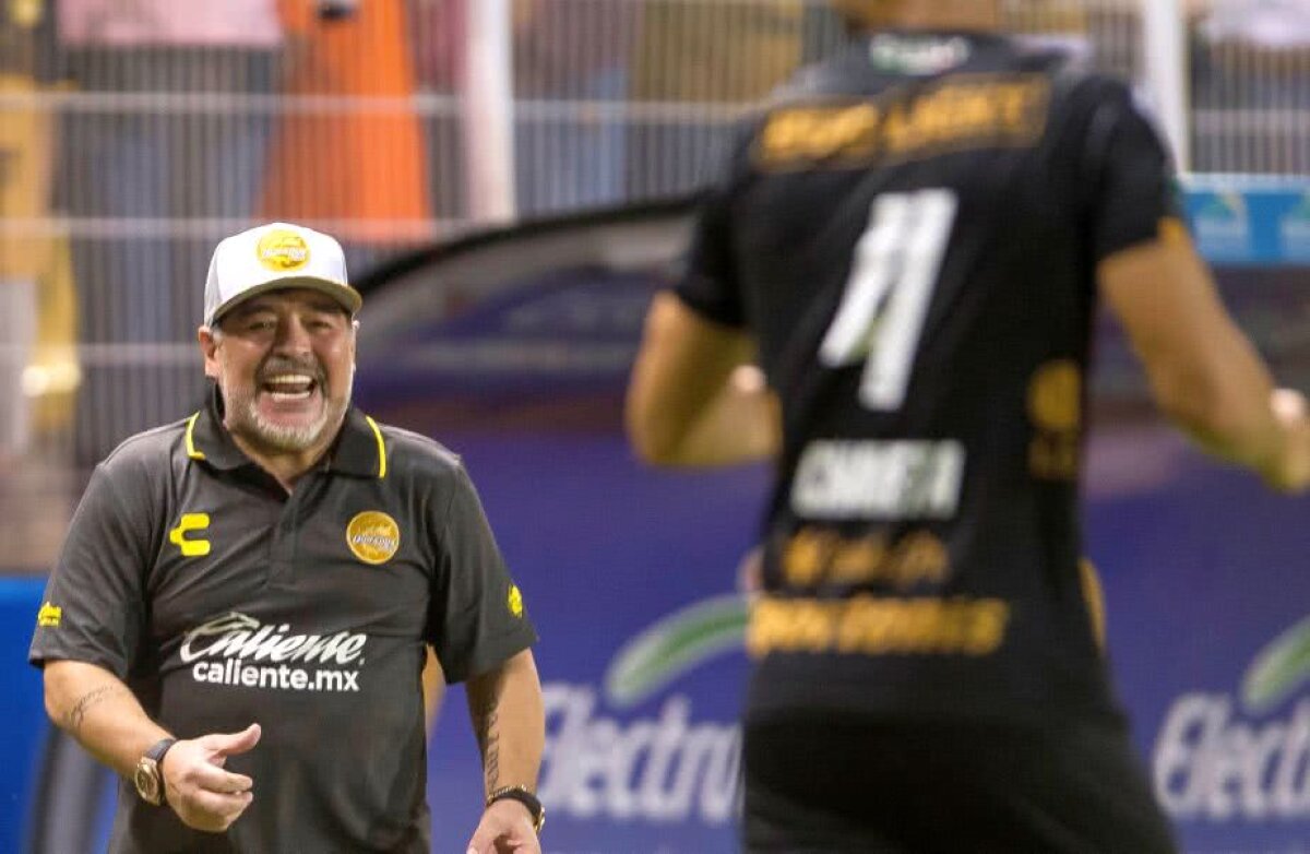 GALERIE FOTO Debut triumfal pentru Maradona în Mexic! A fost eroul serii și a făcut spectacol pe bancă