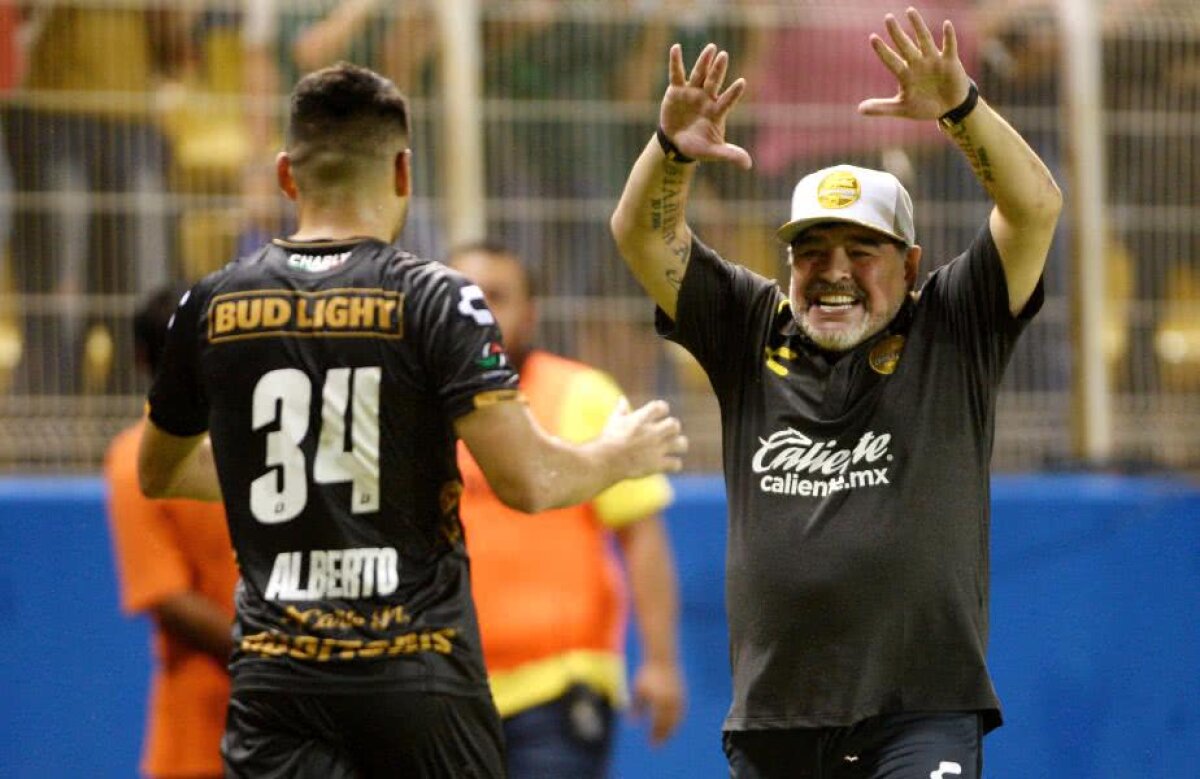 GALERIE FOTO Debut triumfal pentru Maradona în Mexic! A fost eroul serii și a făcut spectacol pe bancă