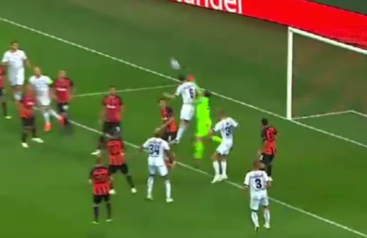 FOTO Unele lucruri nu se schimbă niciodată :) » Pyatov, o nouă gafă uriașă la un meci de Champions League 