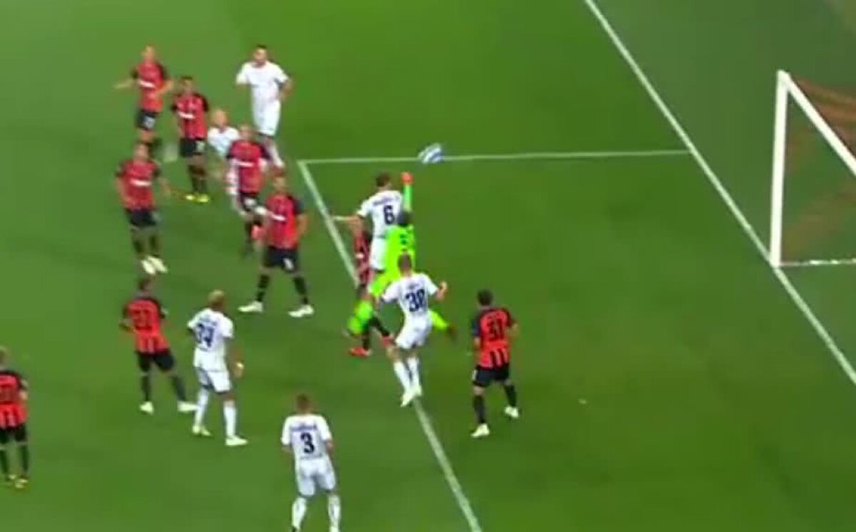 FOTO Unele lucruri nu se schimbă niciodată :) » Pyatov, o nouă gafă uriașă la un meci de Champions League 