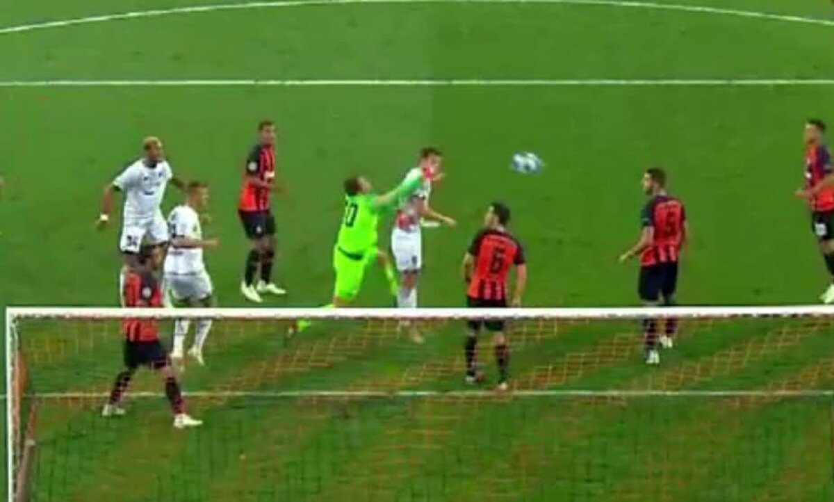 FOTO Unele lucruri nu se schimbă niciodată :) » Pyatov, o nouă gafă uriașă la un meci de Champions League 