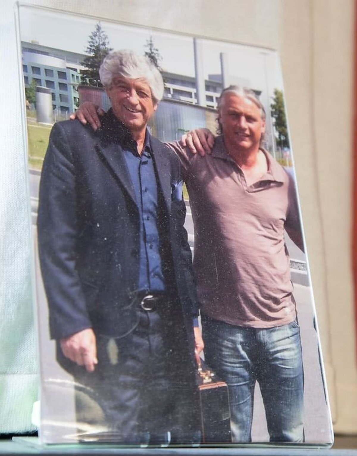 GALERIE FOTO » Micul univers Milan din Dudelange » Un suporter care trăiește în Luxemburg și-a transformat casa într-un adevărat muzeu dedicat rossonerilor