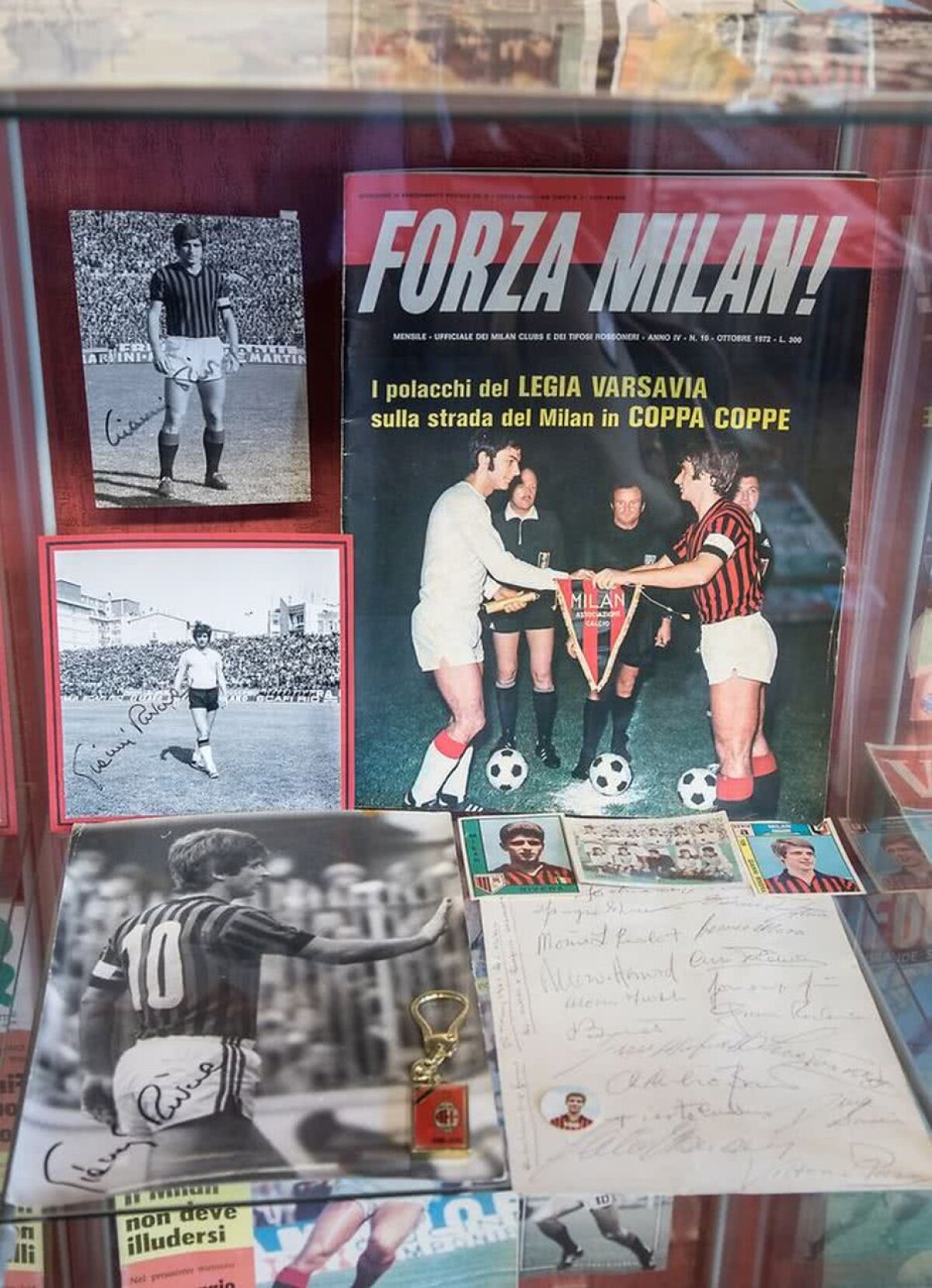 GALERIE FOTO » Micul univers Milan din Dudelange » Un suporter care trăiește în Luxemburg și-a transformat casa într-un adevărat muzeu dedicat rossonerilor