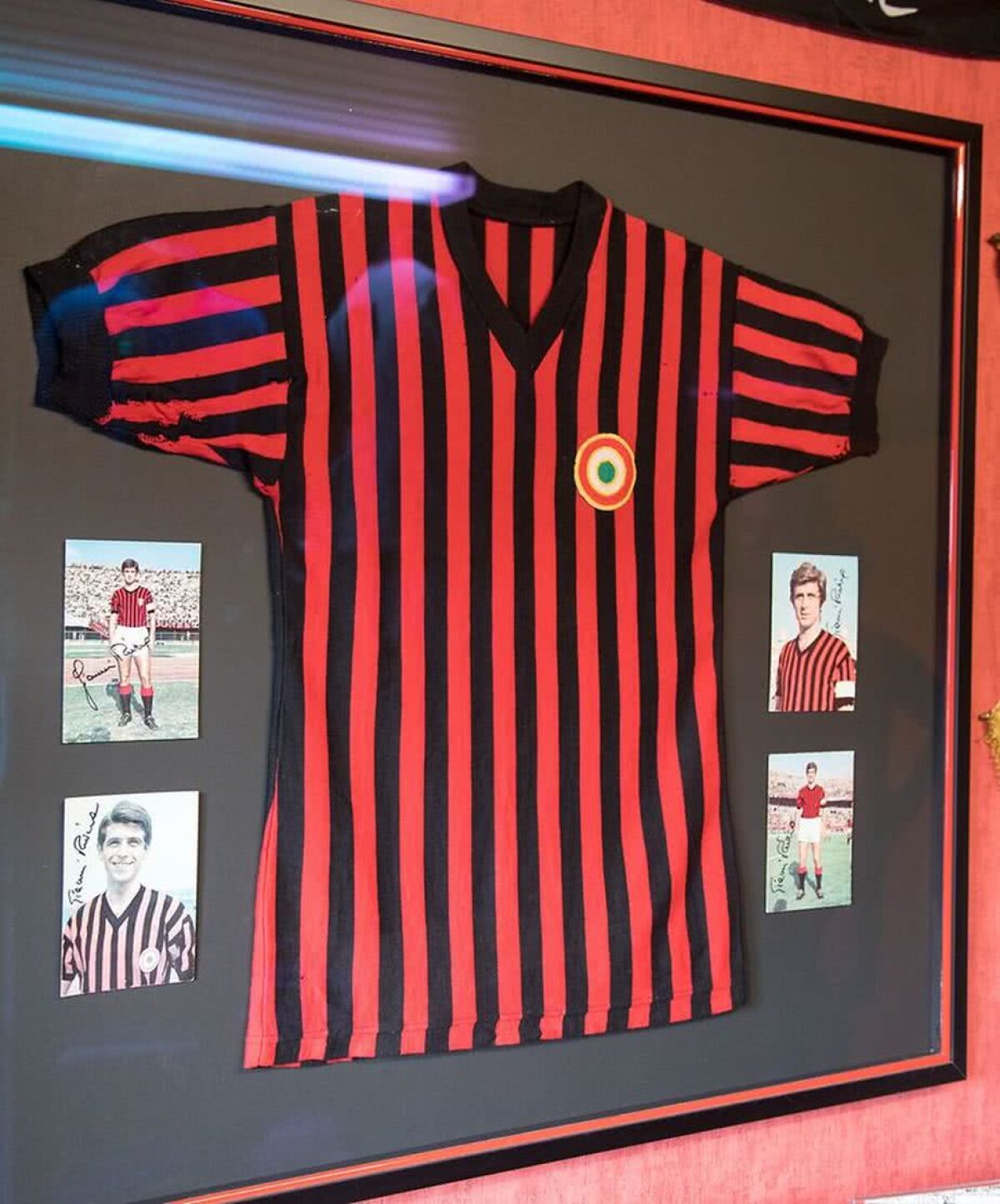 GALERIE FOTO » Micul univers Milan din Dudelange » Un suporter care trăiește în Luxemburg și-a transformat casa într-un adevărat muzeu dedicat rossonerilor