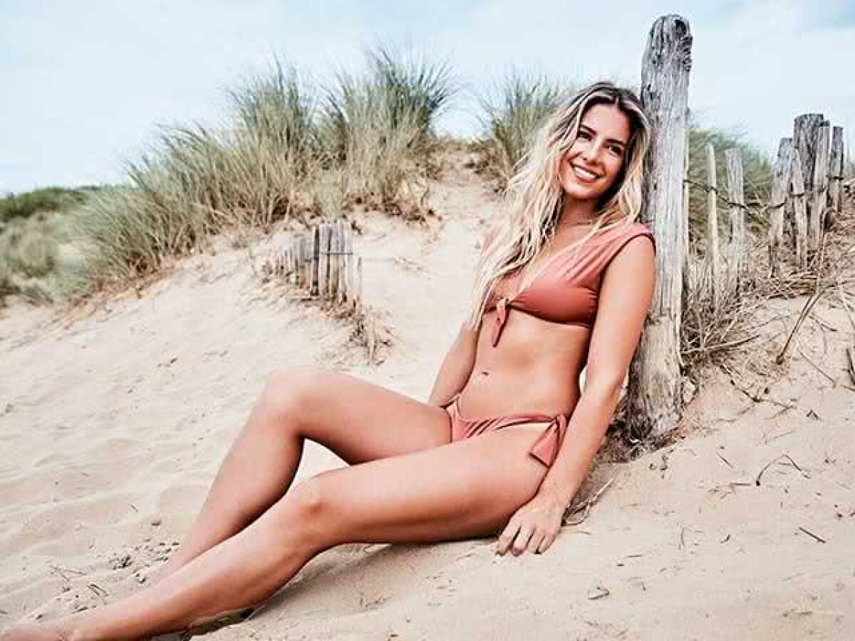 FOTO HOT Iubita lui Chicharito, goală pe plajă: nud cu cea mai bună prietenă