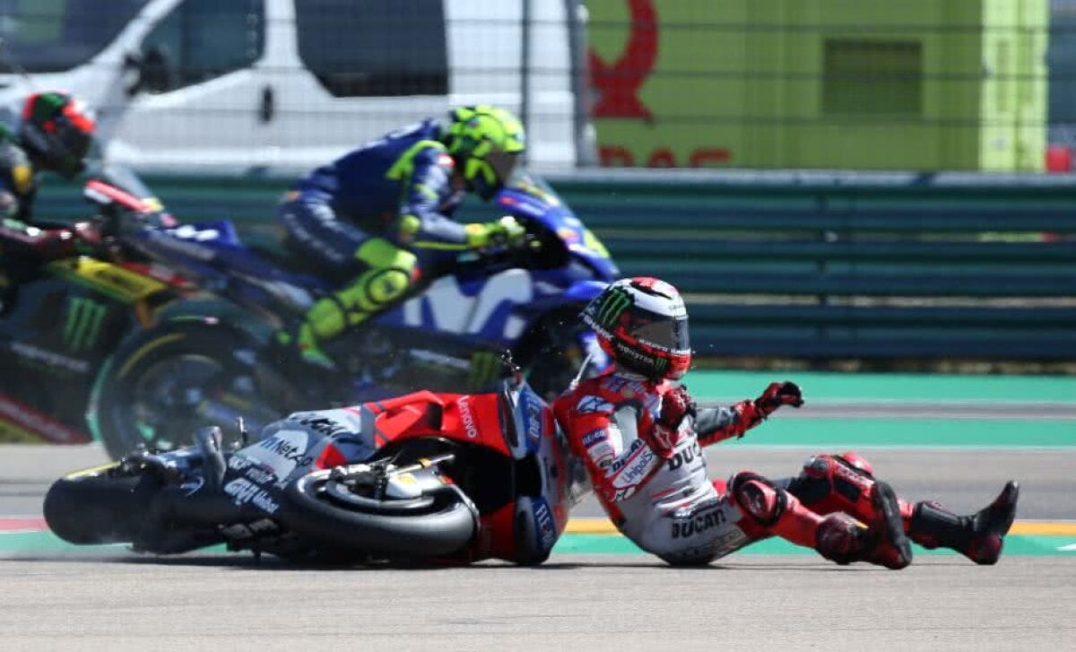 VIDEO + FOTO Acuze și amenințări la MotoGP » Jorge Lorenzo: "Marquez mi-a distrus piciorul și m-a scos din joc pentru etapa următoare! Aștept să-mi ceară scuze, altfel mă simt obligat să reacționez și eu"