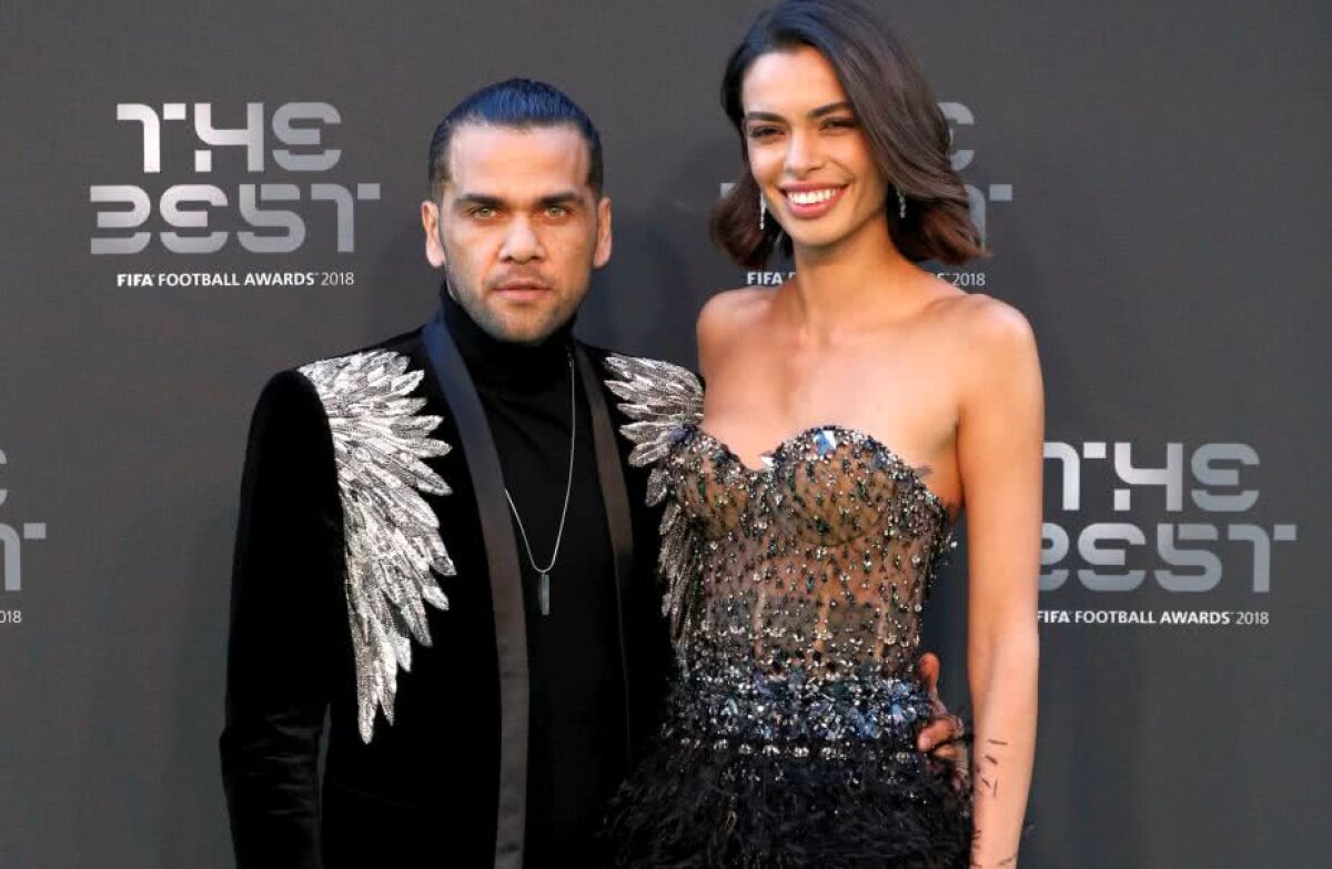 FOTO Acoperite cu paiete și dantelă! Soțiile lui Sergio Ramos și Dani Alves au făcut senzație la gala FIFA