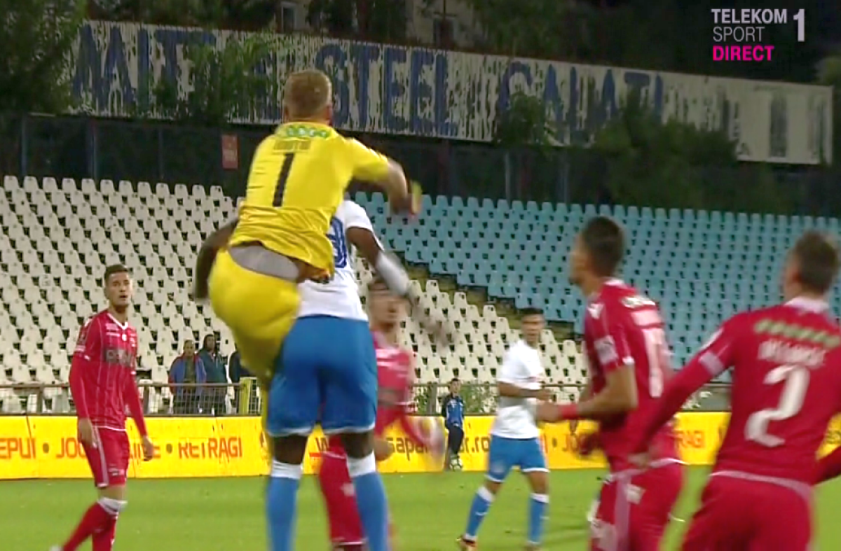 VIDEO + FOTO Fază controversată în Dacia Brăila - Dinamo » Penalty după o ieșire haotică a portarului dinamovist