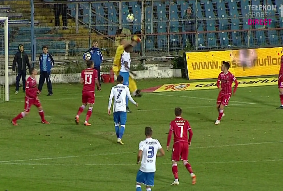 VIDEO + FOTO Fază controversată în Dacia Brăila - Dinamo » Penalty după o ieșire haotică a portarului dinamovist