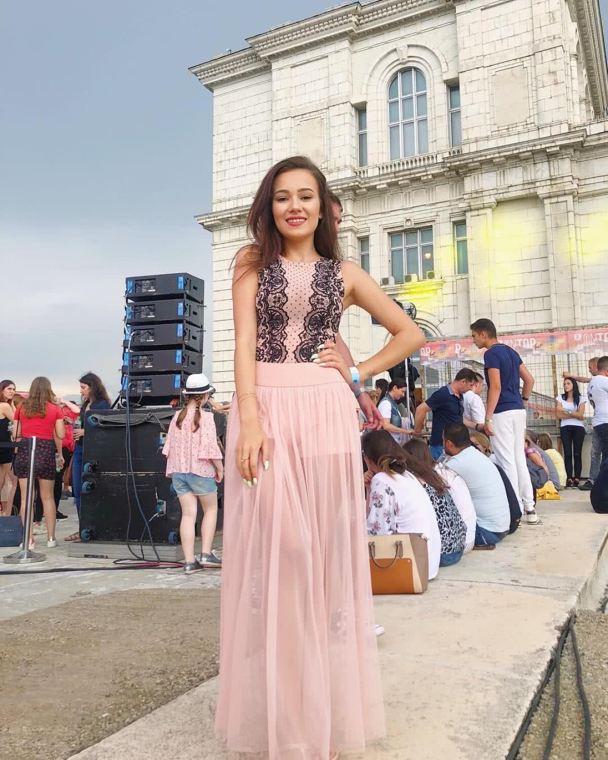 FOTO HOT Cine e Mimi de pe Instagram » E cea mai în vogă vloggeriță din România și postează imagini demențiale pe net