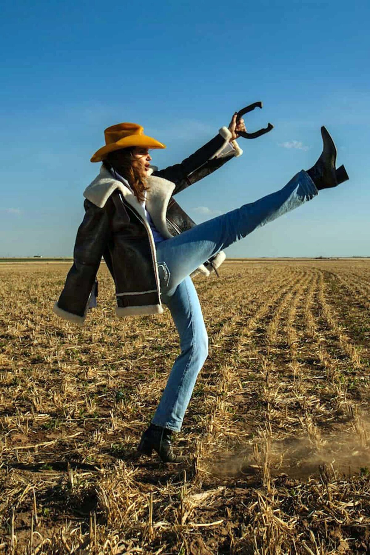 FOTO WOOOW!!! Cindy Crawford a realizat un nou pictorial, iar imaginile par din anii '90