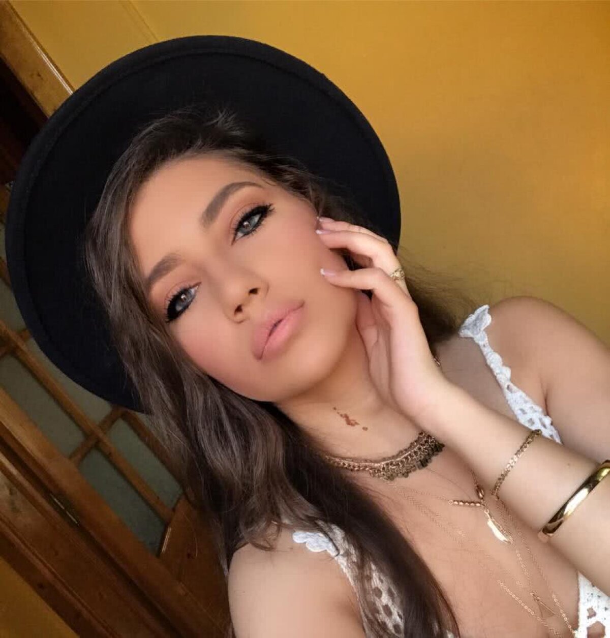 GALERIE FOTO 35 de imagini fierbinți » Aza Gabriela "dinamitează" Instragamul: "E imposibil să rezist tentației!"