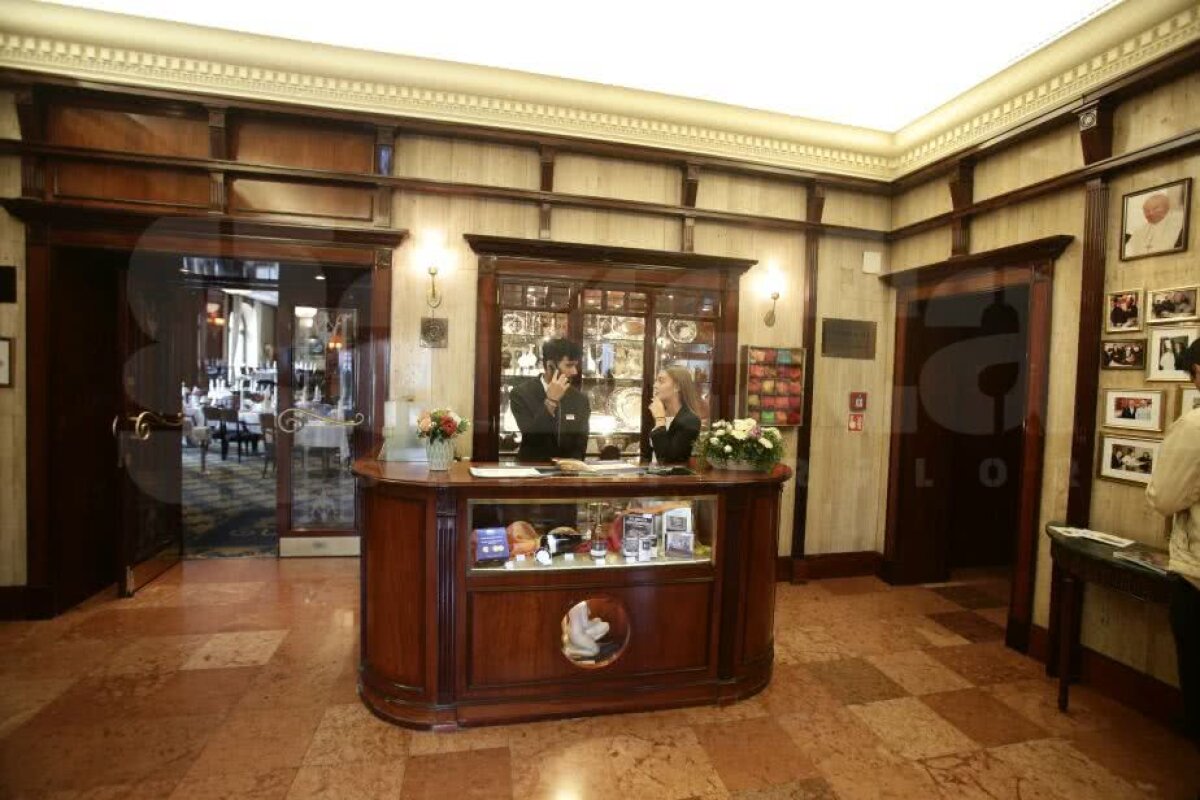 GALERIE FOTO La masa Reginei » Cristi Borcea și Valentina Pelinel se căsătoresc azi la un restaurant de lux din Budapesta! Angelina Jolie, Brad Pitt și Sir Alex Ferguson au cinat acolo