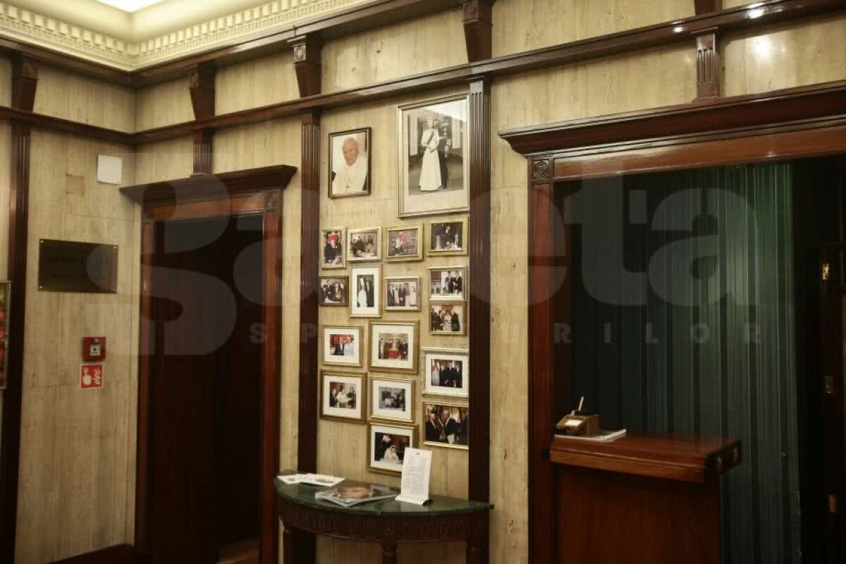 GALERIE FOTO La masa Reginei » Cristi Borcea și Valentina Pelinel se căsătoresc azi la un restaurant de lux din Budapesta! Angelina Jolie, Brad Pitt și Sir Alex Ferguson au cinat acolo