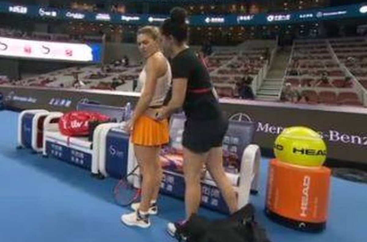 VIDEO  Simona Halep - Ons Jabeur » Simona Halep a abandonat în turul I la Beijing după ce a pierdut categoric primul set