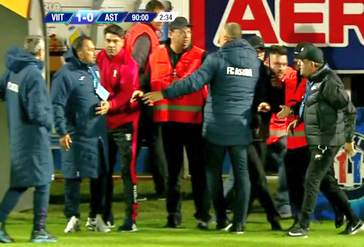 VIIITORUL - ASTRA 1-0 // VIDEO + FOTO Gică Hagi, conflict pe marginea terenului cu un fost om de la FCSB! » "A strigat «hârsâz!»"