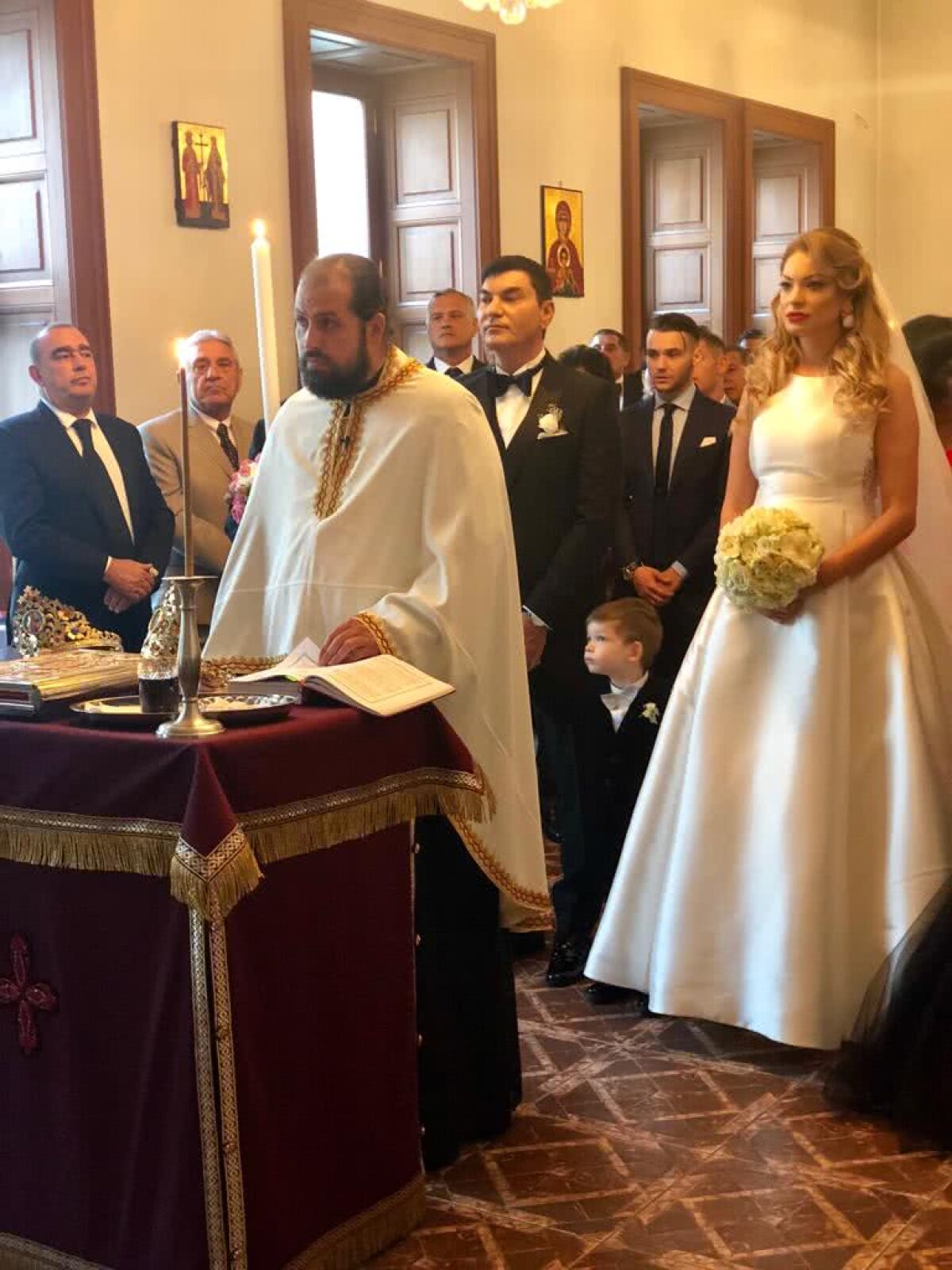 VIDEO+FOTO Borcea și Pelinel, nuntă "în deplasare" » Imagini spectaculoase din Ungaria: dansul mirilor, pe acordurile lui Frank Sinatra