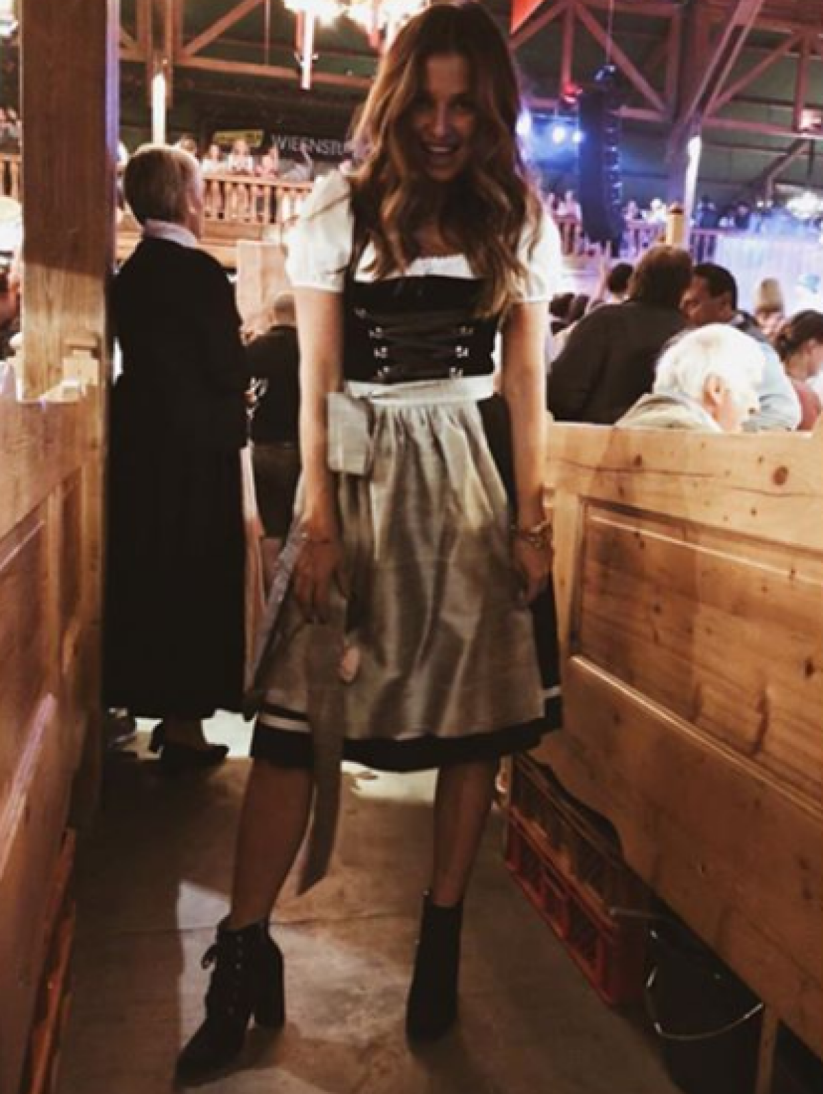 FOTO Ana Lewandowska, soția starului de la Bayern Munchen, și-a arătat latura sexy la Oktoberfest