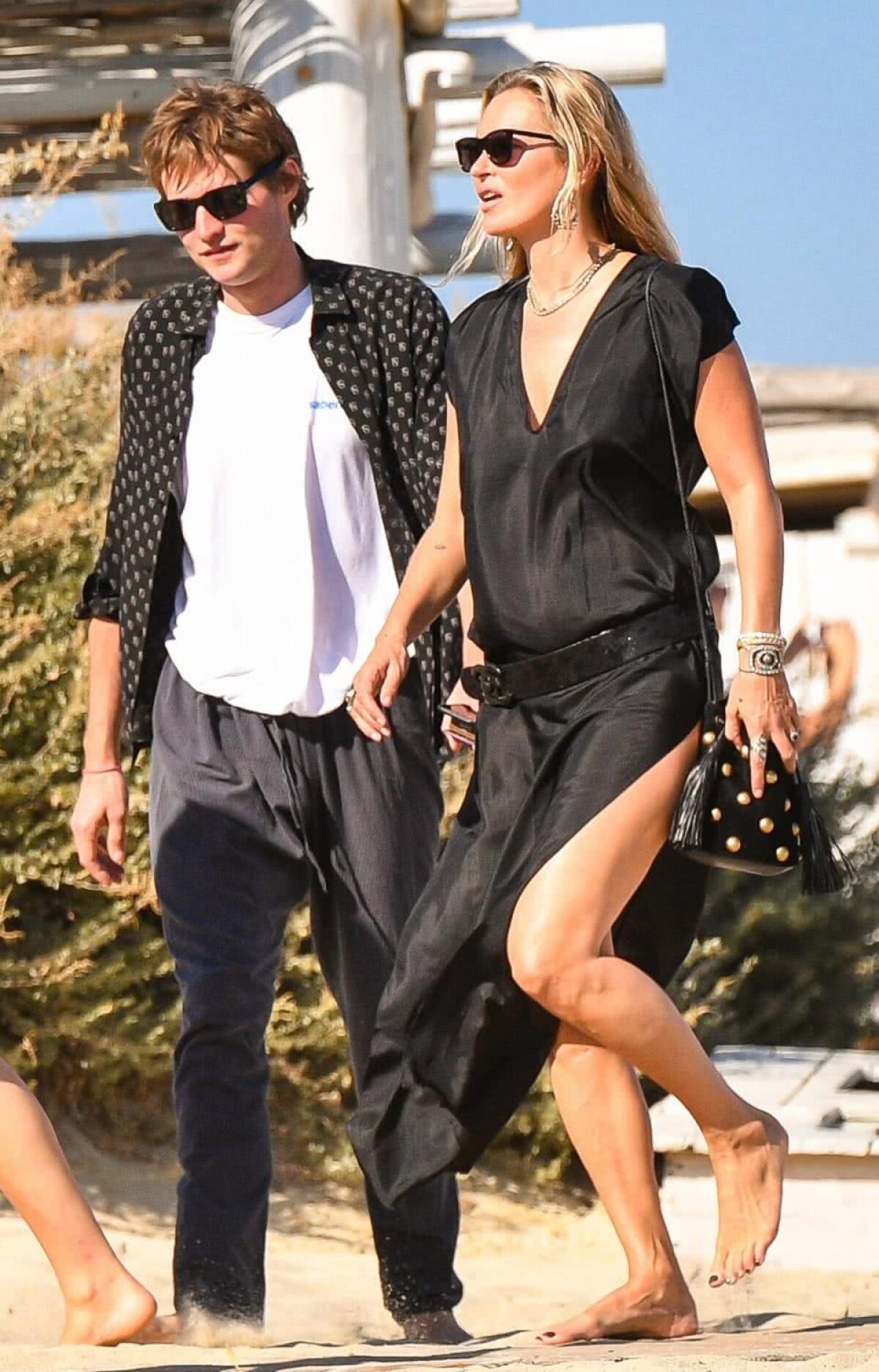 FOTO Seducătoare pe yaht! Kate Moss și-a pus costumul de baie și a făcut senzație alături de iubitul ei