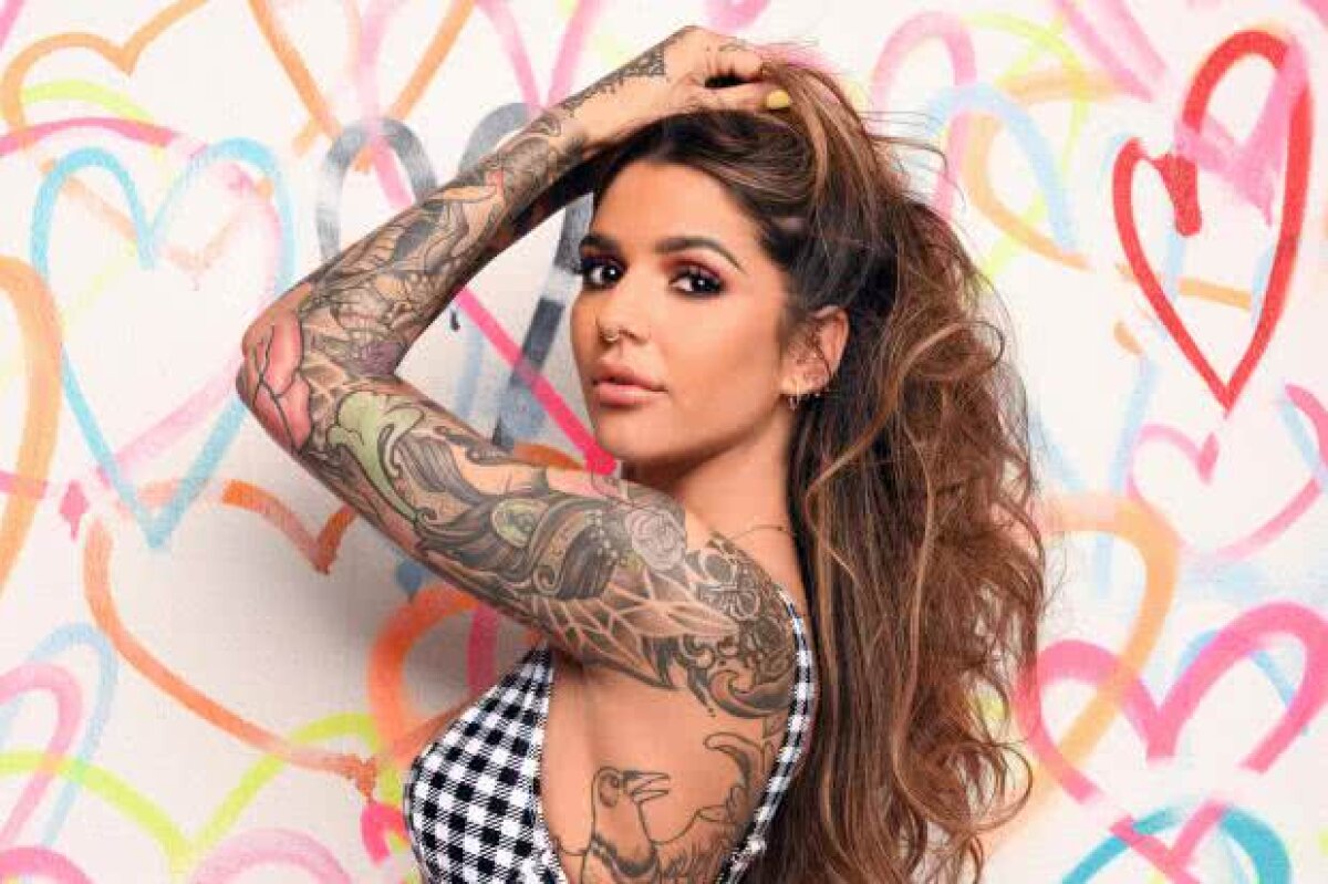 FOTO A "aruncat" în aer internetul! Vedeta din "Love Island" e mai HOT ca niciodată: imagini NUD la interior