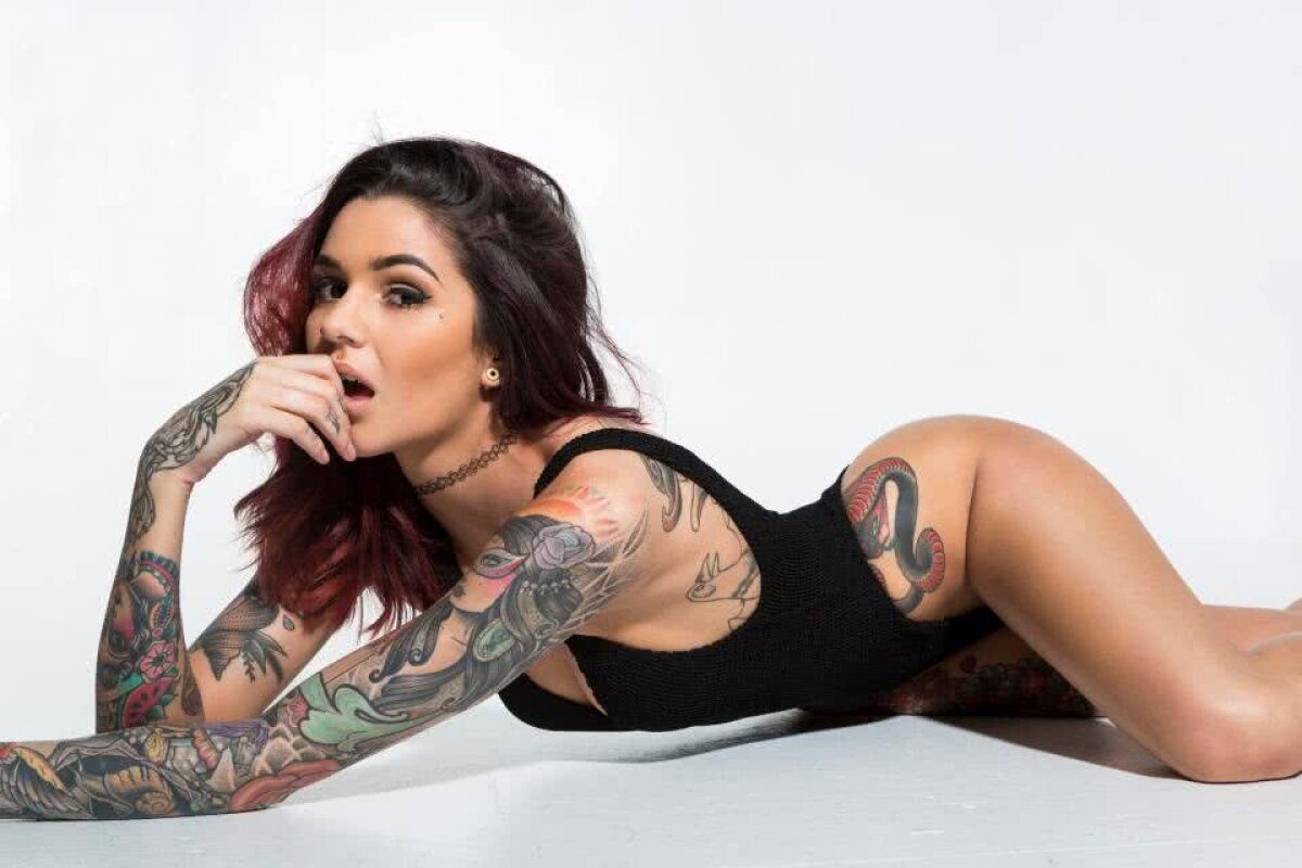 FOTO A "aruncat" în aer internetul! Vedeta din "Love Island" e mai HOT ca niciodată: imagini NUD la interior