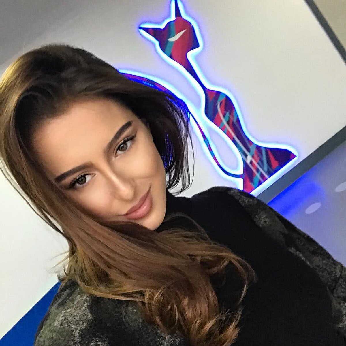 GALERIE FOTO Ea e noua divă a industriei muzicale românești » Arată fabulos, are un vibe misterios și nu lipsește din sala de sport