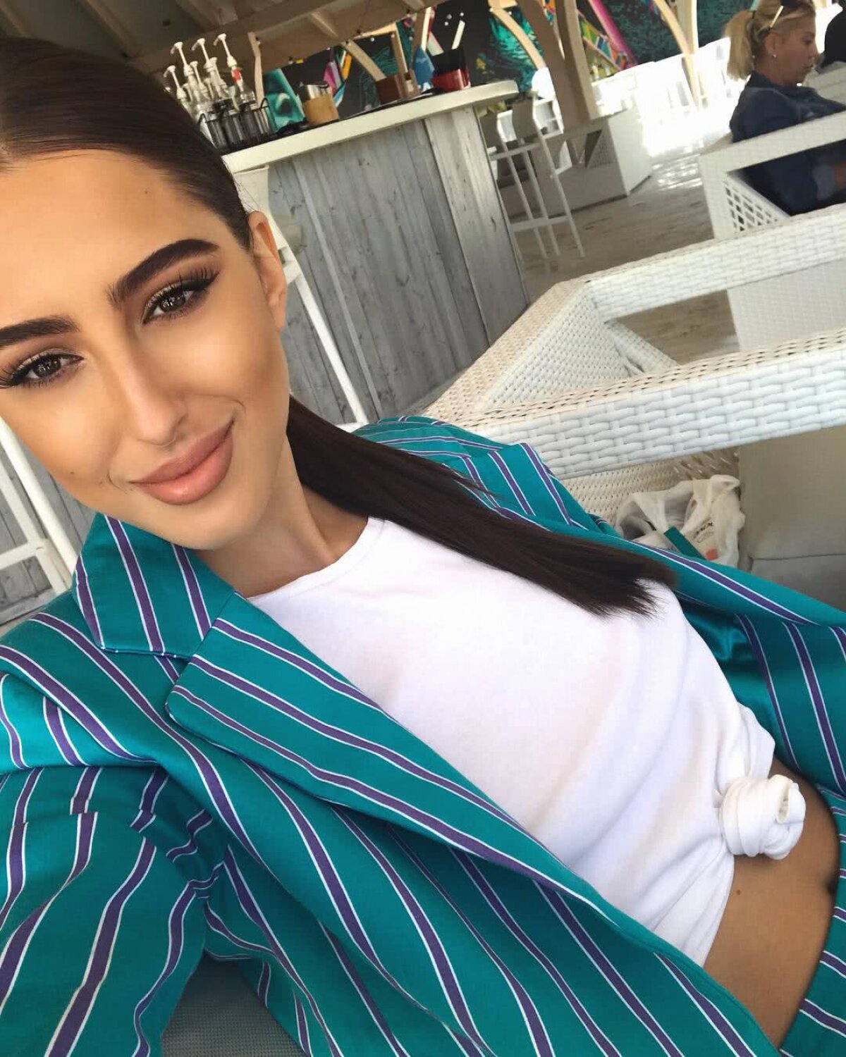 GALERIE FOTO Ea e noua divă a industriei muzicale românești » Arată fabulos, are un vibe misterios și nu lipsește din sala de sport