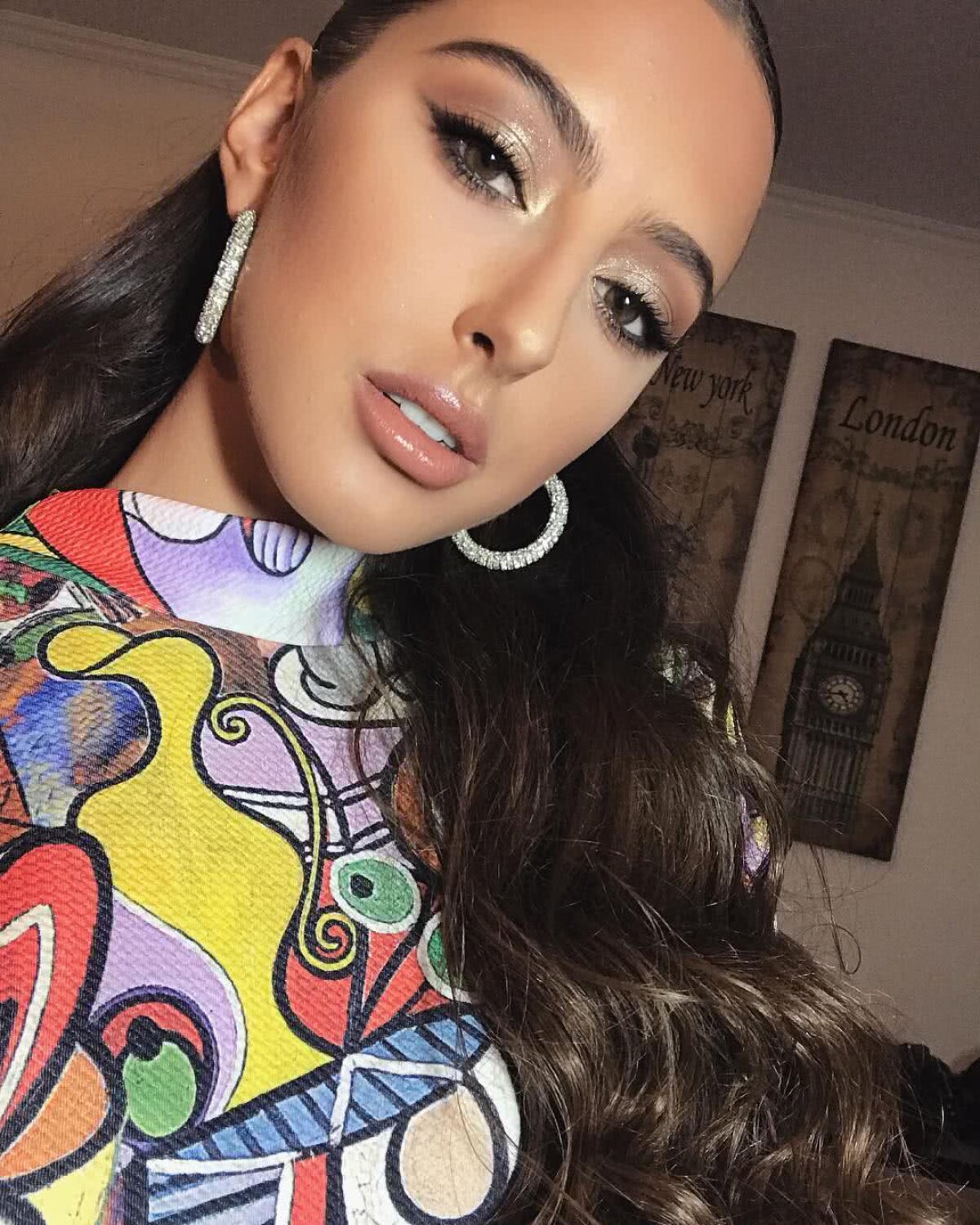 GALERIE FOTO Ea e noua divă a industriei muzicale românești » Arată fabulos, are un vibe misterios și nu lipsește din sala de sport