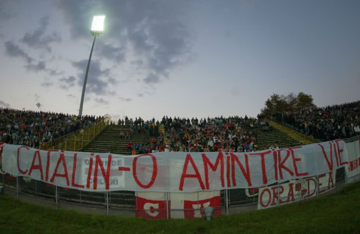 FOTO + VIDEO In Memoriam Cătălin Hîldan » Cele mai tari mesaje și scenografii dedicate Unicului Căpitan al lui Dinamo