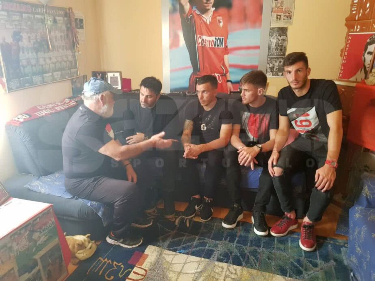 VIDEO+FOTO Momente emoționante la mormântul lui Hîldan! Dănciulescu, Niculescu și jucătorii importanți au adus un omagiu acasă la Unicul Căpitan