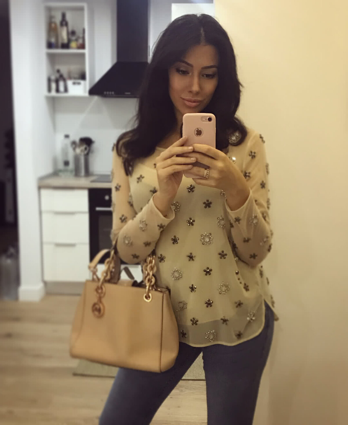 FOTO Iubita lui Salomao, însărcinată și superbă » Bruneta Sara, poreclită "Kim Kardashian", s-a pozat în lenjerie intimă