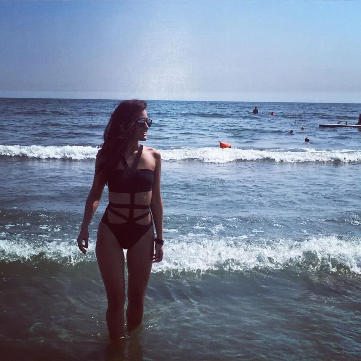 GALERIE FOTO Iuliana e vedetă TV și adoră mașinile puternice! Imagini demențiale cu prezentatoarea de la Antena 1