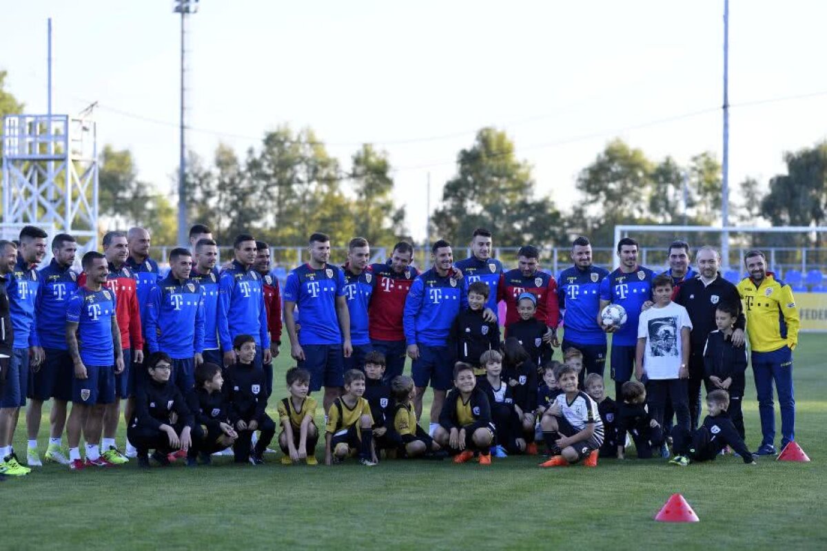 GALERIE FOTO Robocop Contra! Selecționerul a venit la antrenamentul de azi cu piciorul în ghips! Cum s-au comportat ”tricolorii”