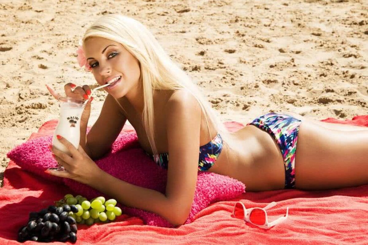 FOTO Se iubește cu o femeie mai tânără cu 18 ani! România înfruntă în Liga Națiunilor echipa cu cea mai sexy iubită de antrenor