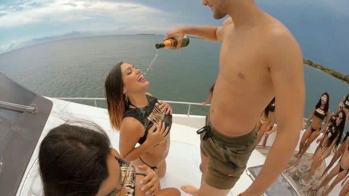 VIDEO&FOTO Cu 5.000 de euro ai acces complet pe ”Insula de Sex”: cel mai HOT sejur