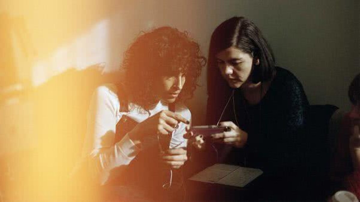 FOTO Confesiunile unei bisexuale: ”Femei străine vor să se culce cu mine, bărbații vor partide în trei: distracția e dublă”