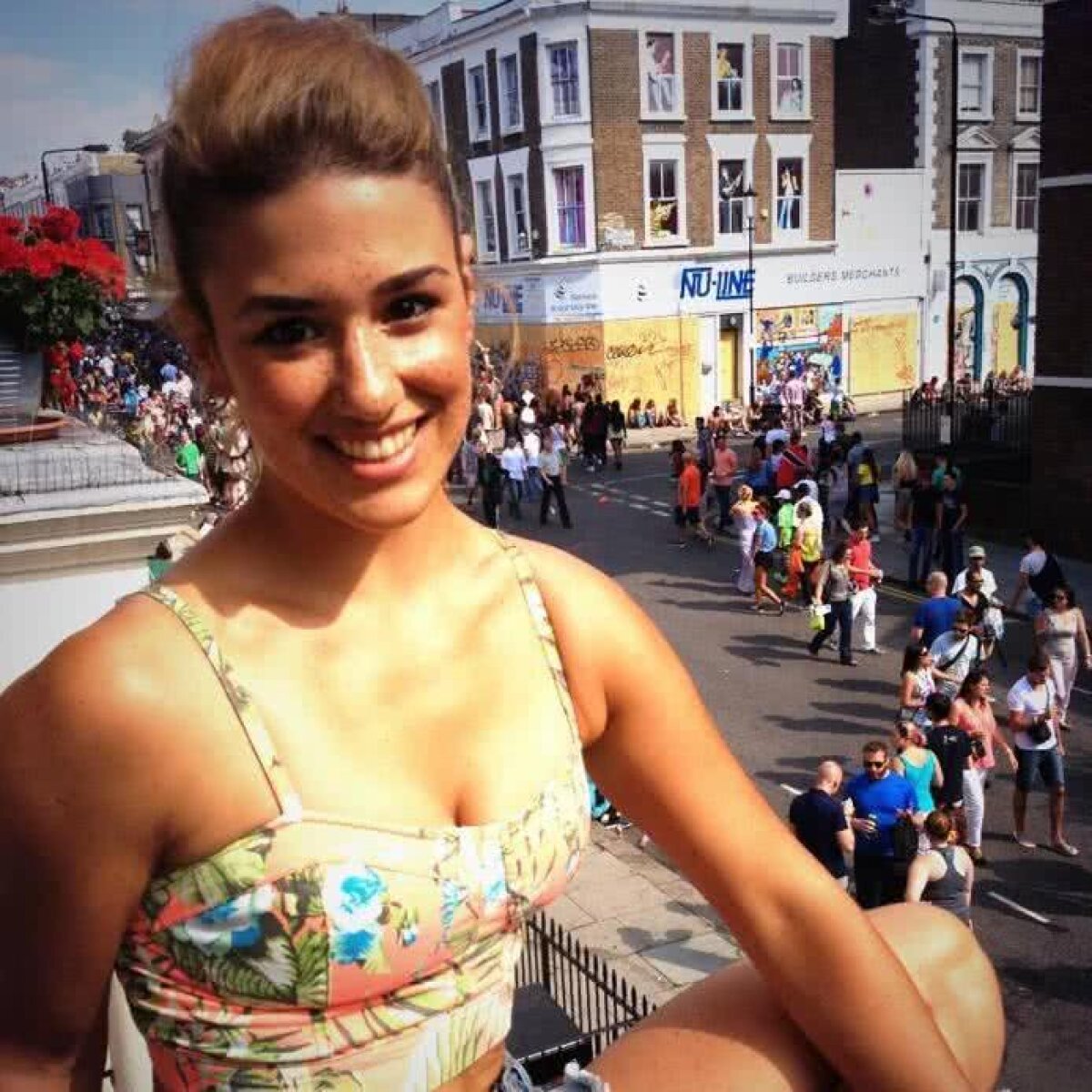 FOTO Confesiunile unei bisexuale: ”Femei străine vor să se culce cu mine, bărbații vor partide în trei: distracția e dublă”