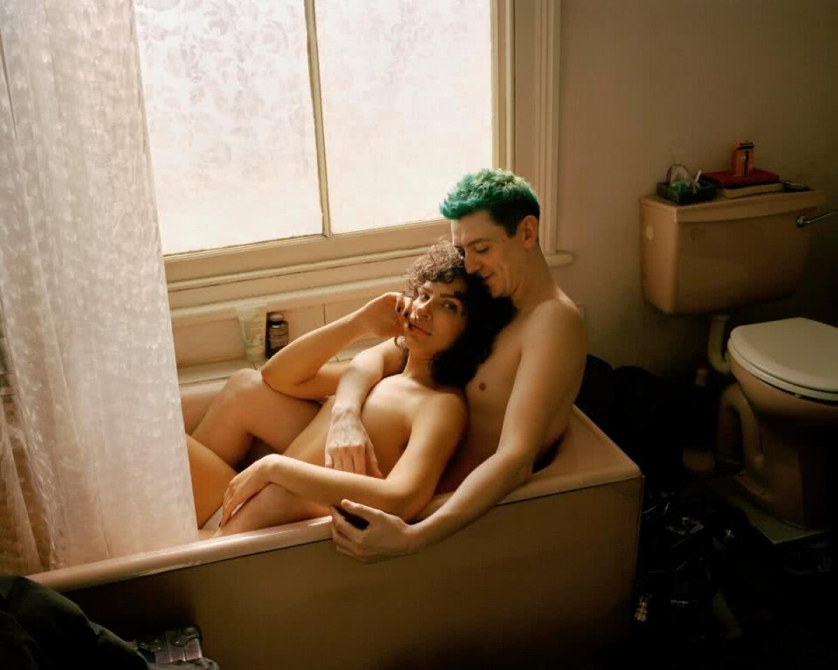 FOTO Confesiunile unei bisexuale: ”Femei străine vor să se culce cu mine, bărbații vor partide în trei: distracția e dublă”