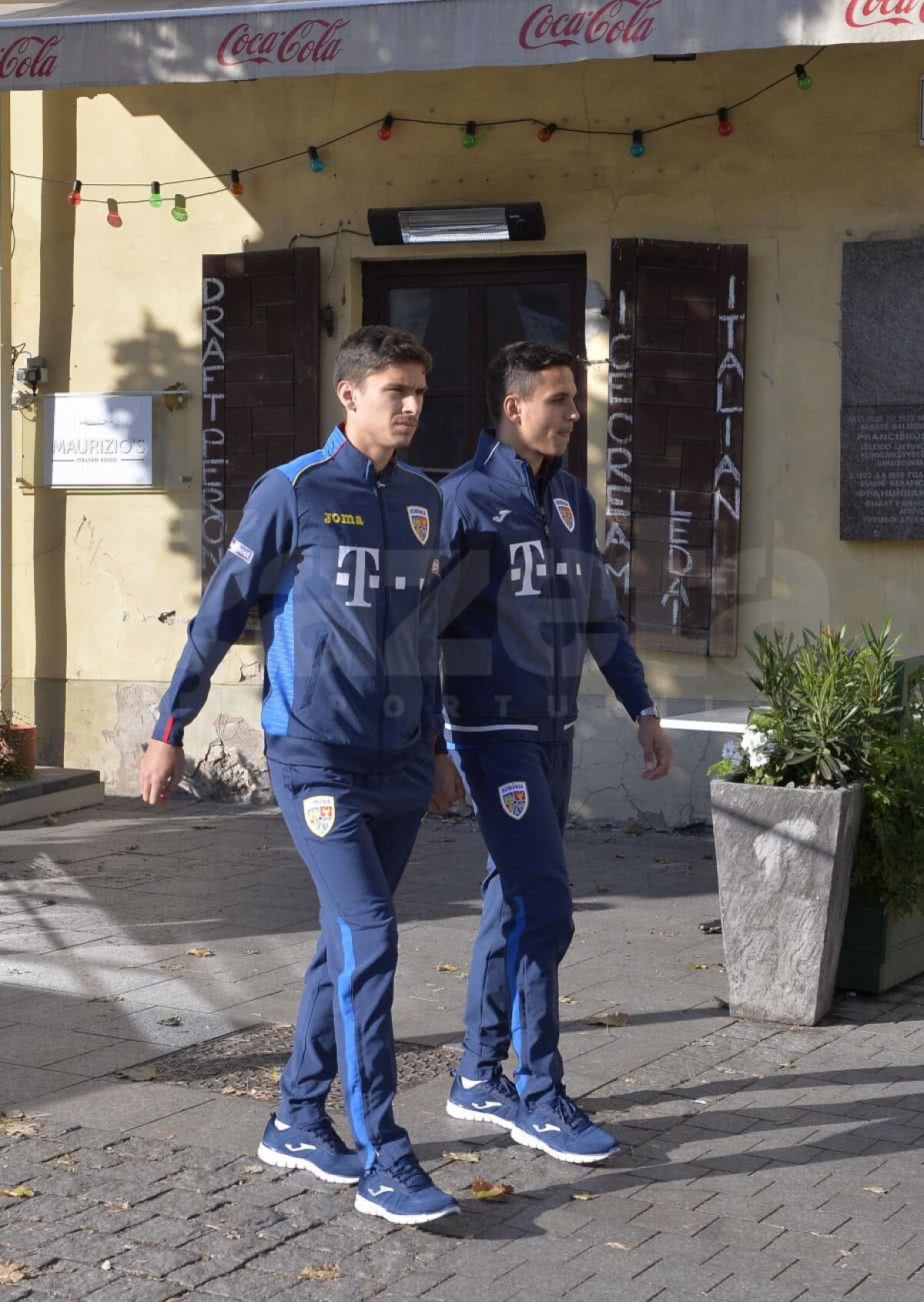 FOTO LITUANIA - ROMÂNIA // Corespondență din Vilnius » "Tricolorii" s-au relaxat în centrul orașului și au fost asaltați de fani