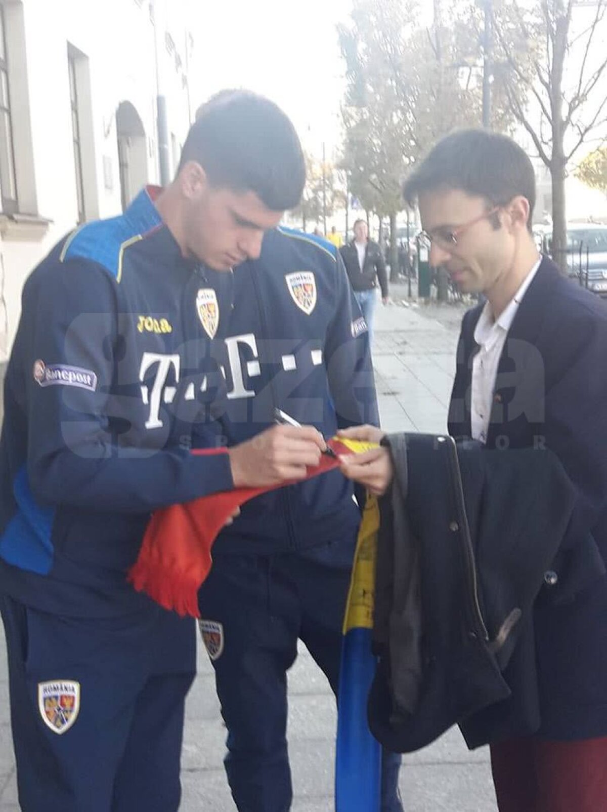 FOTO LITUANIA - ROMÂNIA // Corespondență din Vilnius » "Tricolorii" s-au relaxat în centrul orașului și au fost asaltați de fani