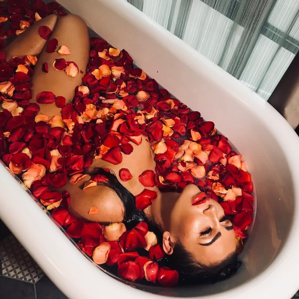 FOTO O vedetă de televiziune se apucă de pornografie pentru a câștiga mai mult