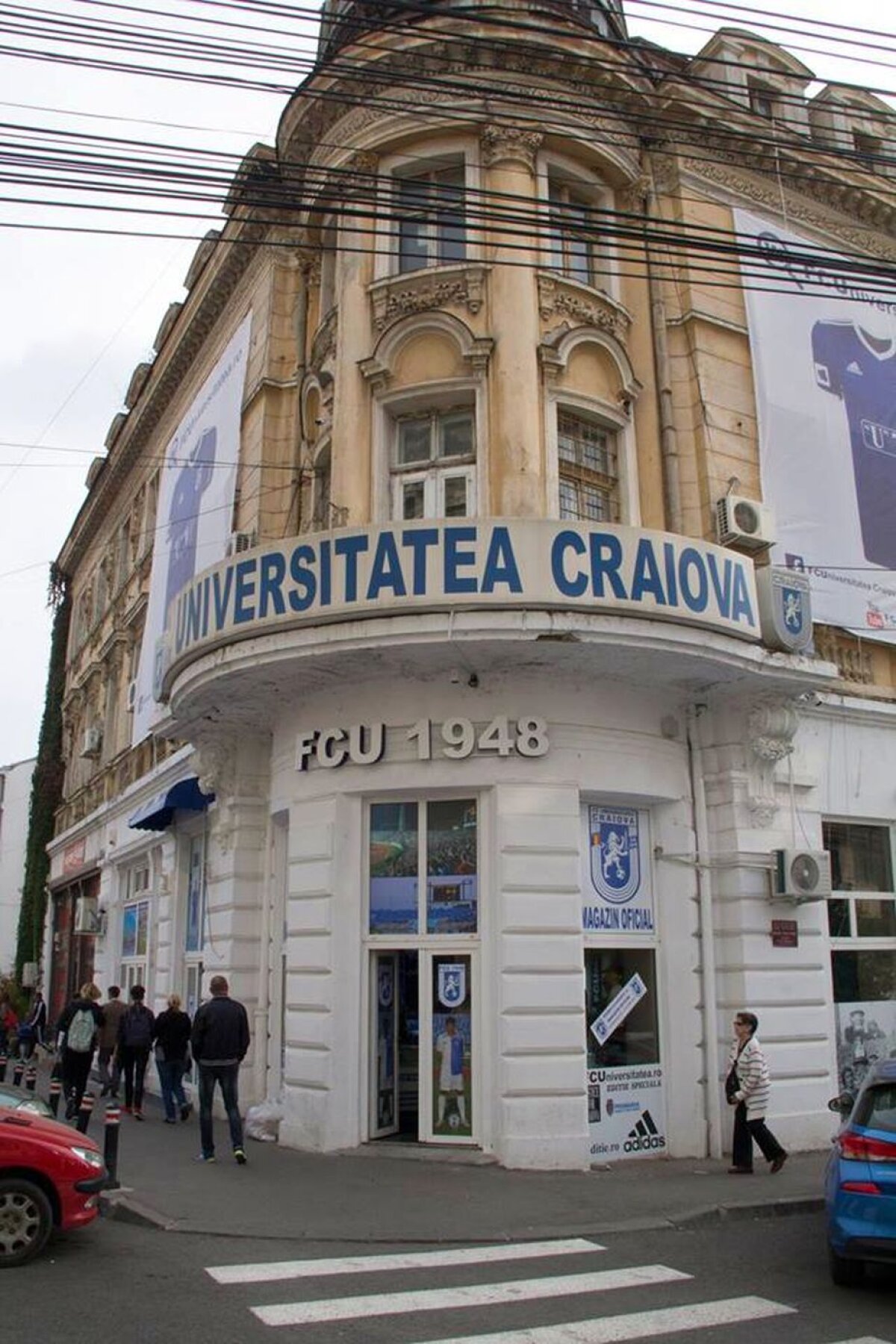 FOTO După 7 ani » Mititelu a redeschis magazinul clubului FC U Craiova. Prețuri de la raft