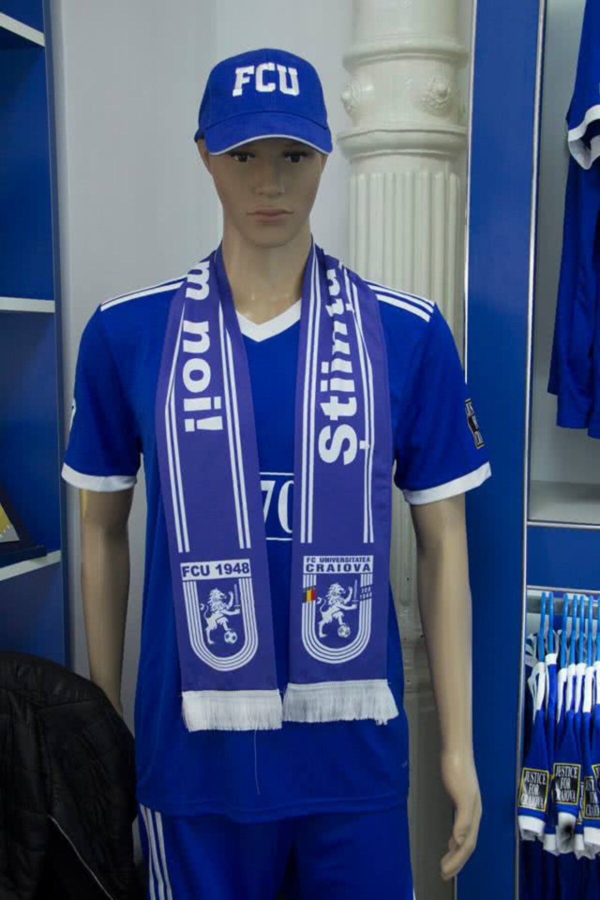 FOTO După 7 ani » Mititelu a redeschis magazinul clubului FC U Craiova. Prețuri de la raft