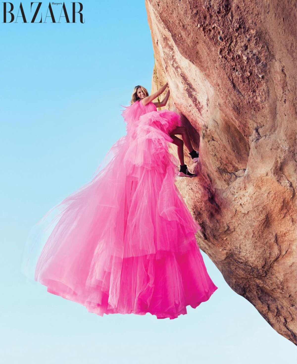 FOTO Julia Roberts s-a cățărat pe o stâncă și a pozat HOT pentru o revistă