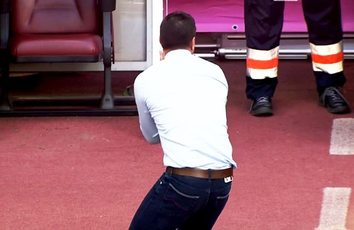 ROMÂNIA - SERBIA // FOTO Tricolorii au cerut cartonaș ROȘU la portarul sârbilor! Cosmin Contra a luat foc pe bancă