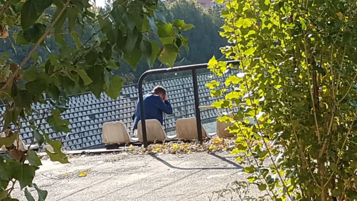 VIDEO + FOTO EXCLUSIV Imagini halucinante de pe stadionul Sportul: GSP a inspectat arena și a dat de un om care se droga în tribune :O