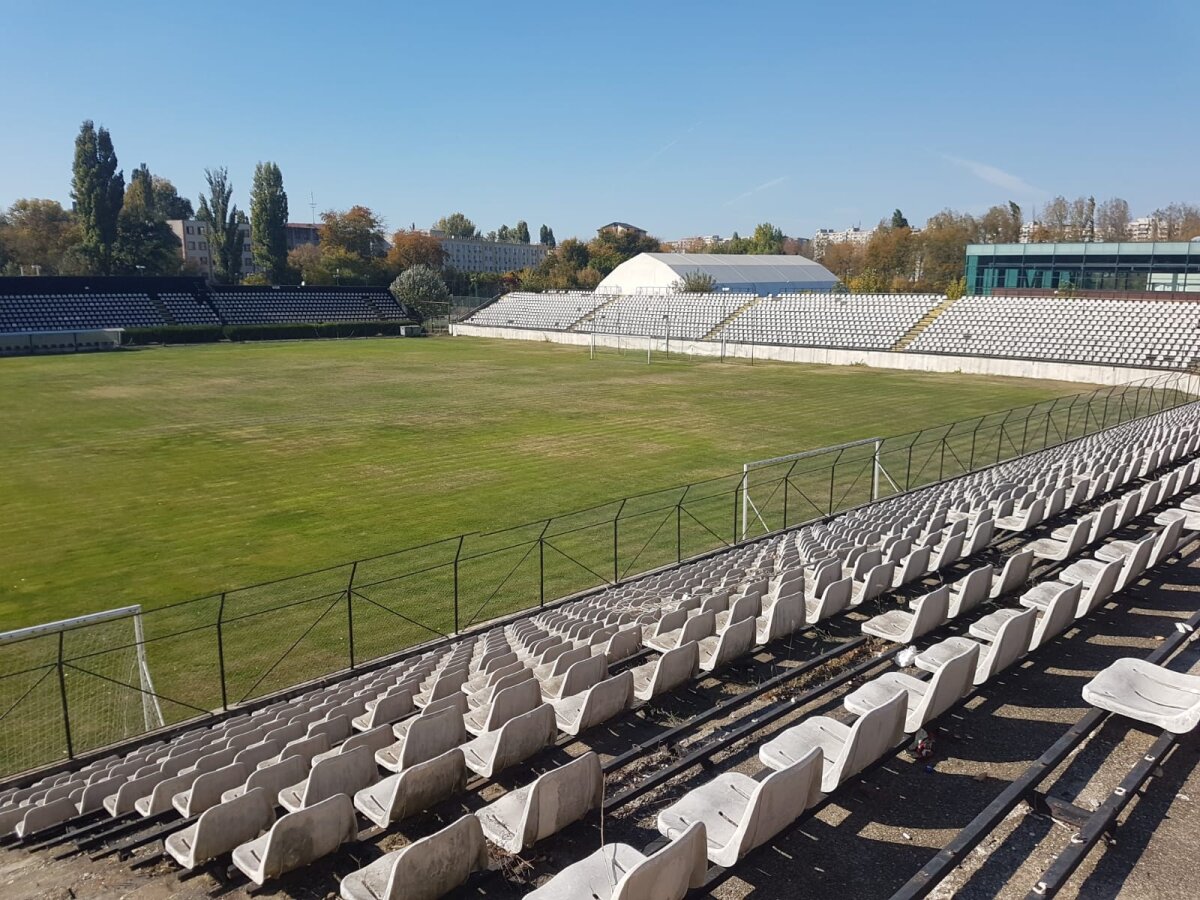 VIDEO + FOTO EXCLUSIV Imagini halucinante de pe stadionul Sportul: GSP a inspectat arena și a dat de un om care se droga în tribune :O