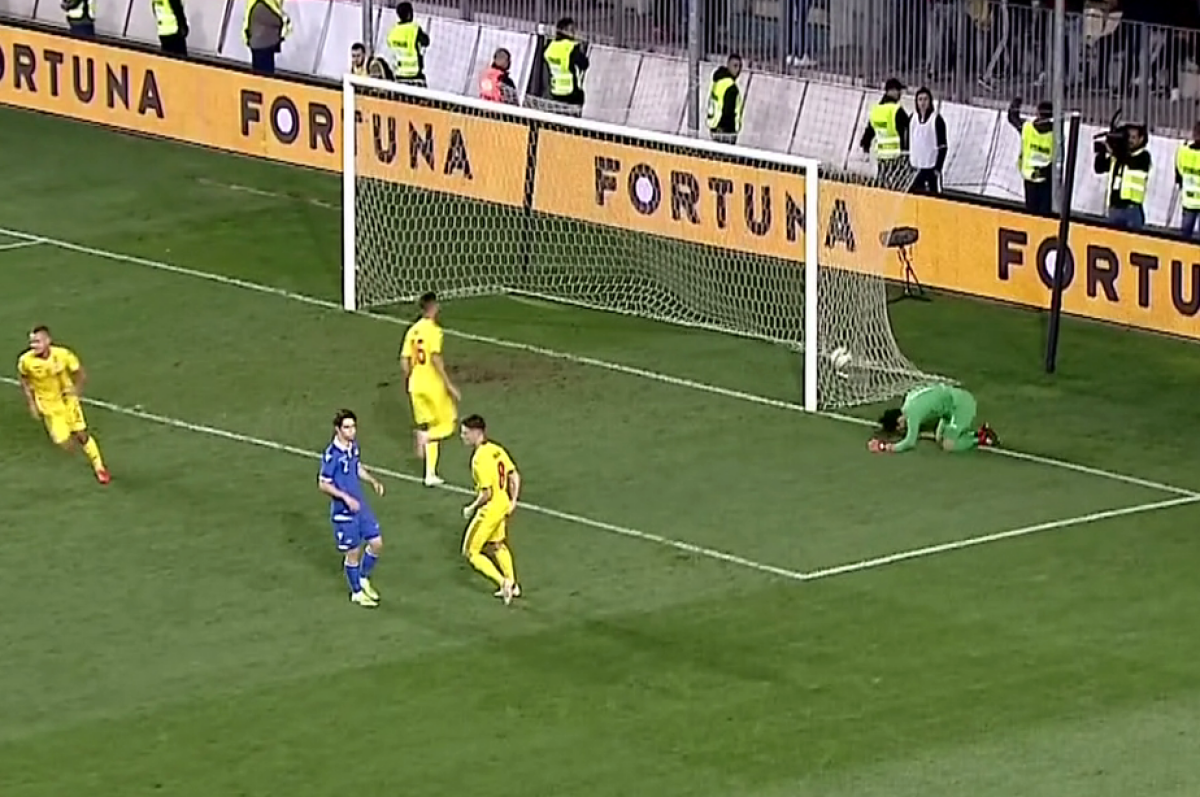 ROMÂNIA U21 - LIECHTENSTEIN U21 // FOTO Nici Buffon în zilele lui bune n-o apăra p-asta! Gol fantastic reușit de Ianis Hagi + Reacția tatălui său 