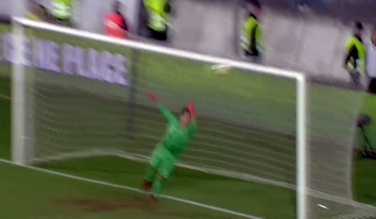 ROMÂNIA U21 - LIECHTENSTEIN U21 // FOTO Nici Buffon în zilele lui bune n-o apăra p-asta! Gol fantastic reușit de Ianis Hagi + Reacția tatălui său 