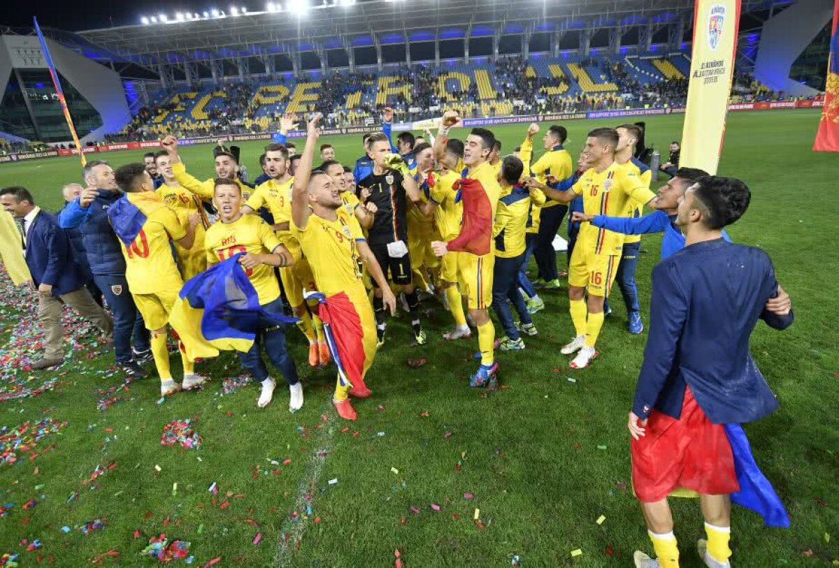 VIDEO ROMÂNIA U21 LA EURO 2019 // Bucurie fără margini pentru naționala mică după o calificare istorică! Jucătorii și Rădoi au sărbătorit cu fanii